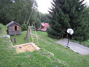 Dětské hřiště u chaty Čmejrovka